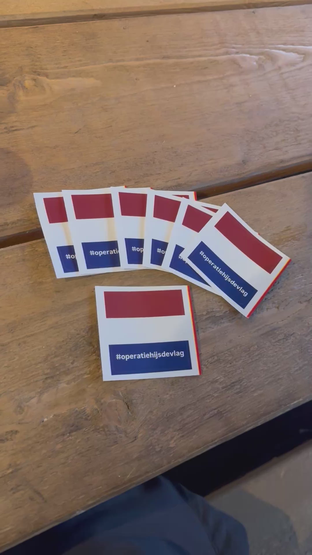 Sticker rood wit blauw #Operatiehijsdevlag - Versie2